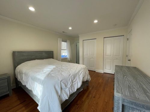 6 Little Fox Run, Huntington CT  06484-1619 exterior
