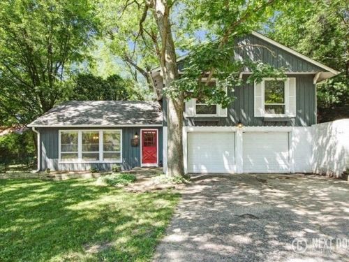 107 Briarwood Ave, Carpentersville, IL 60110-1915