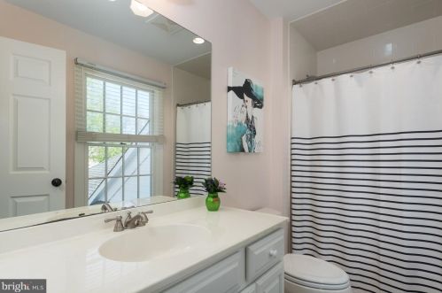19 Derwent Dr, Princeton NJ  08540-7551 exterior