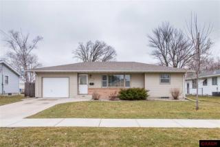 1628 Fair St, Mankato, MN 56001-5512