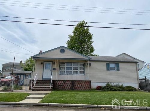 45 Grove Ave, Perth Amboy, NJ 08861-1507