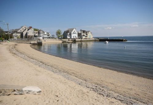 25 Beach Dr, Norwalk CT  06853-1811 exterior