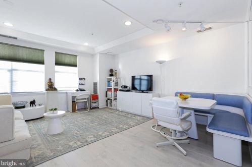 2313 Windrow Dr, Princeton NJ  08540-5020 exterior