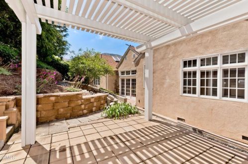 1438 Opechee Way, Glendale CA  91208-1962 exterior