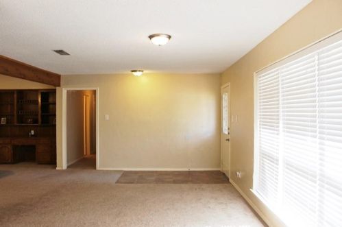 1402 Meadow Ln, Midlothian TX  76065-2010 exterior
