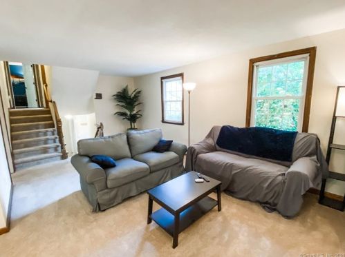2 Blue Spruce St, Middletown CT  06457-5008 exterior