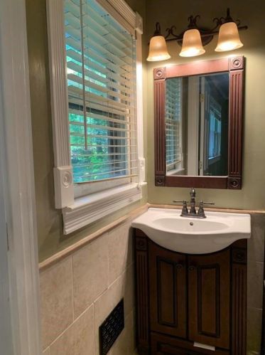 500 Carriage Dr, Atlanta GA  30328-3307 exterior