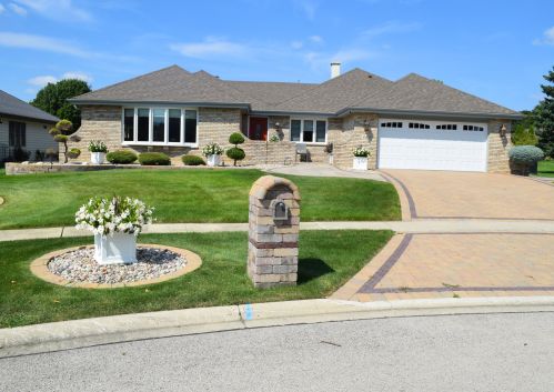 869 Groton Ct, Hanover Park, IL 60103-1624