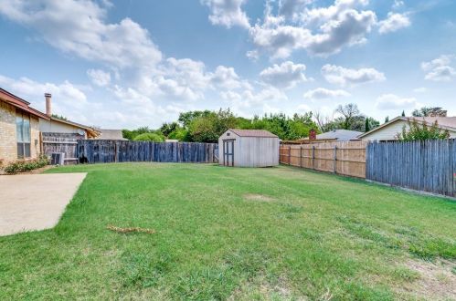 7225 Cleburne Rd, Fort Worth TX  76133-6810 exterior