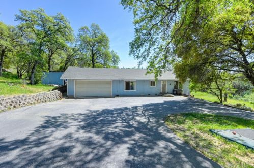 4555 Chris Ln, Auburn, CA 95602-9107