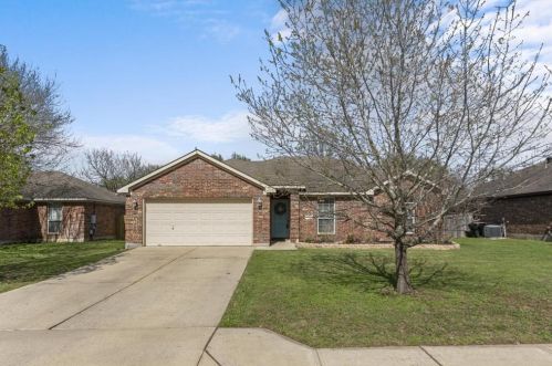 133 Valruth Cir, Uhland, TX 78640-5528