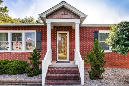 1009 Breeze Hill Rd, Asheboro, NC 27203-7745