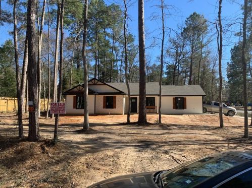 13107 Royal Shores Dr, Conroe, TX 77303-2639