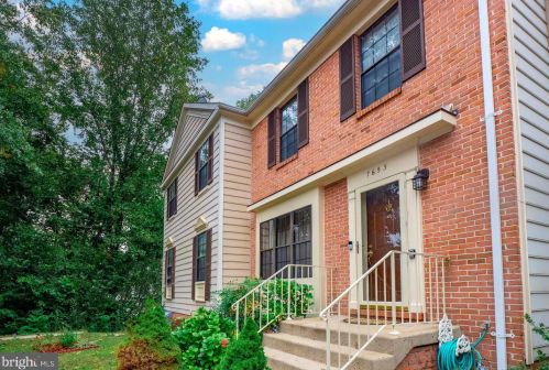 7653 Southern Oak Dr, Springfield, VA 22153-3584