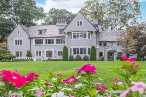 4-4A Stonebridge Rd, Montclair, NJ 07042
