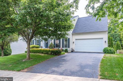 12857 Gentle Shade Dr, Bristow, VA 20136-2556