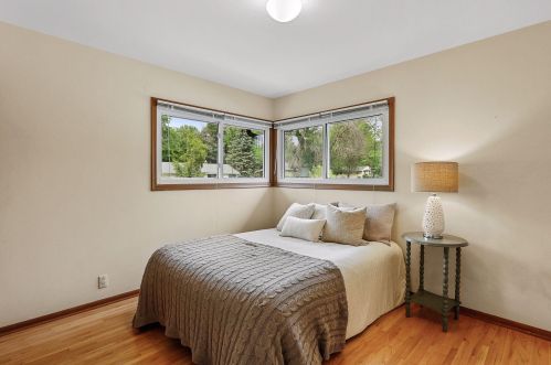 208 Colleen Ave, Saint Paul MN  55126-6252 exterior