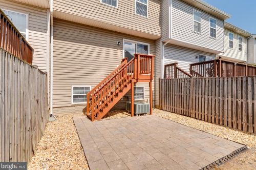 33 Holmes Dr, Charles Town WV 25414-4412 exterior