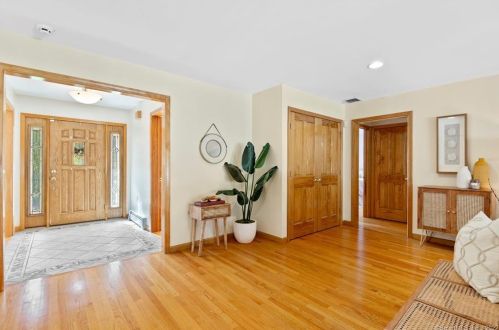 15 Hilltop Dr, Southington, CT 06489-2419