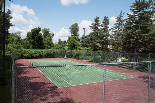 291 Carriage Crossing Ln, Middletown CT  06457-5866 exterior