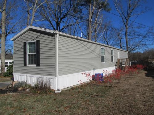 40 Park View Dr, Glocester, RI 02814-2103