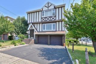 731 Page Ave, Lyndhurst, NJ 07071-2516