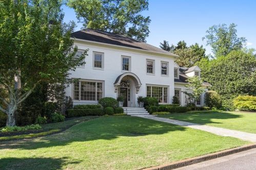 4569 Brookhaven Dr, Atlanta GA  30319-2676 exterior
