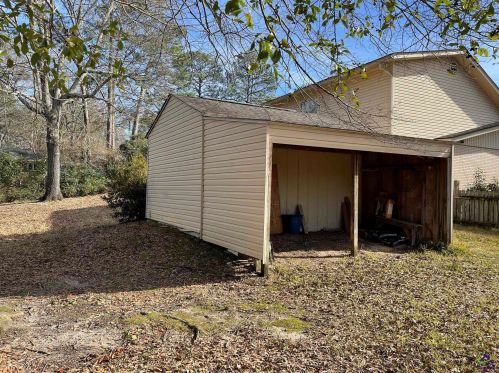 105 Woodland Dr, Warner Robins GA  31088-3847 exterior