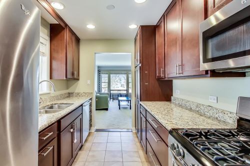 7049 Keeney St, Niles IL  60714-3037 exterior