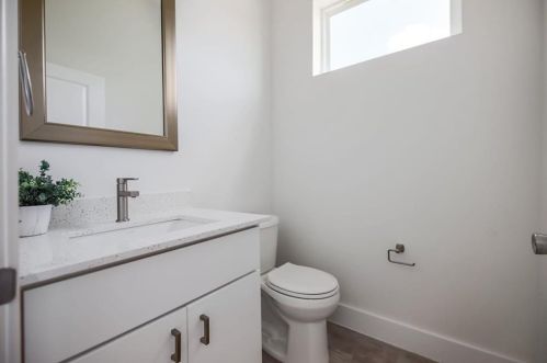 5008 Baker St, Austin TX  78721-1511 exterior