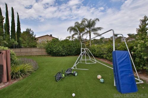 845 Aspen Glen Rd, Chula Vista CA  91914-2520 exterior