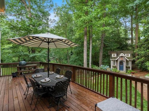 1607 Grant Dr, Atlanta GA  30319-3589 exterior