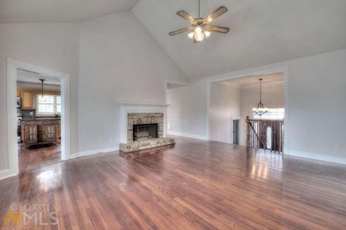215 Tennis Court Ln, Kennesaw, GA 30144-5028