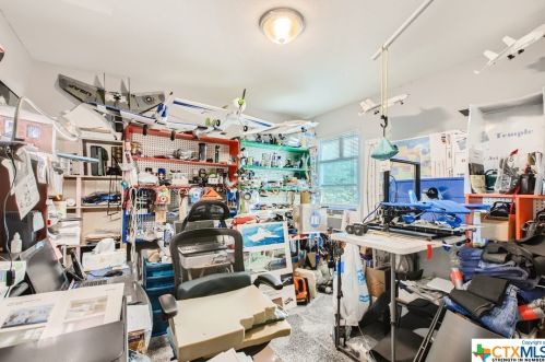 1329 Amberwood Loop, Uhland TX 78640-5515 exterior