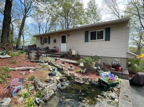 5 Musconetcong Ave, Hopatcong, NJ 07843-1615