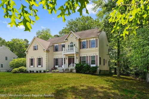 2 Ambassador Ct, Jackson Twp, NJ 08527-2883