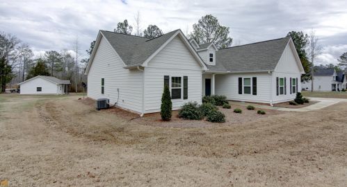 701 Fairview Rd, Brooks, GA 30205-2810