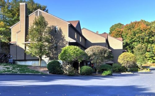28 Rockmeadow Rd, Norwalk CT  06850-2849 exterior