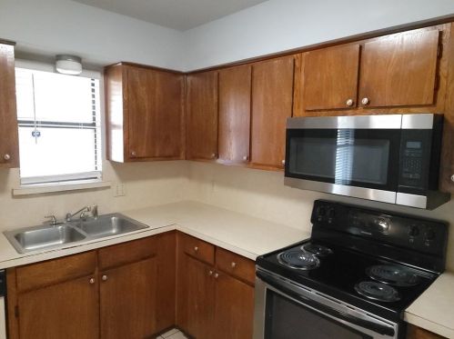 1124 Suburban St, Cedar Hill TX  75104-3255 exterior