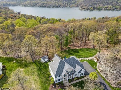 5 Oak Hollow Ln, Sparta, NJ 07871-2864