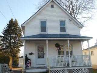 69 John St, Westerly, RI 02891-2423