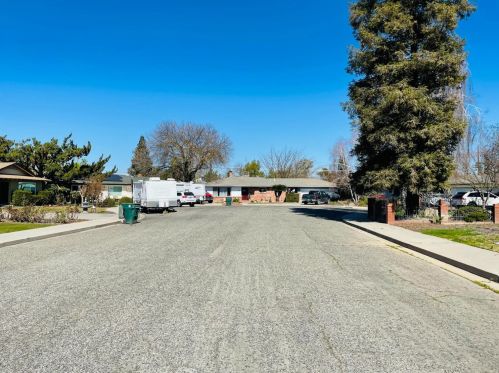 108 Flora Ave, Navelencia, CA 93654-2707