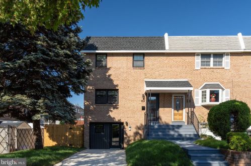 854 5th St, Philadelphia, PA 19147-3035