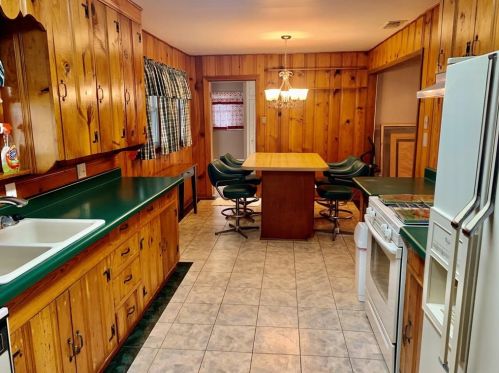 201 Sherman St, Nocona, TX 76255-2732