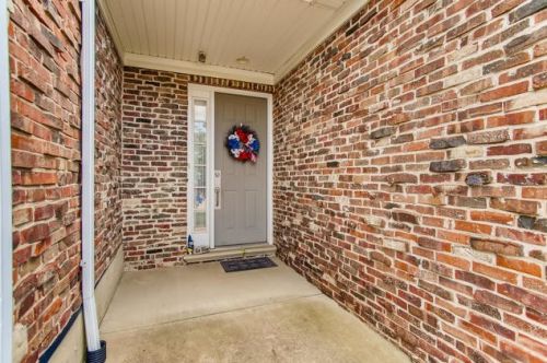 1285 Falcon Dr, Palatine, IL 60067-2387