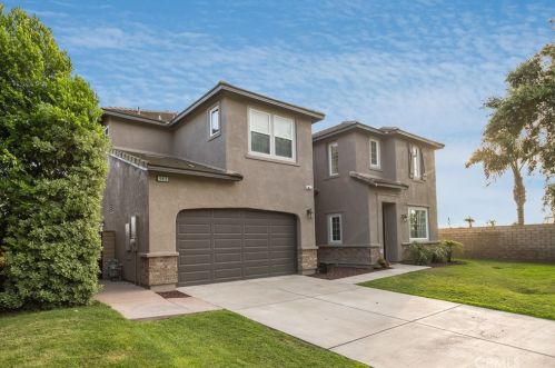 18458 Lakepointe Dr, Riverside CA  92503-0252 exterior