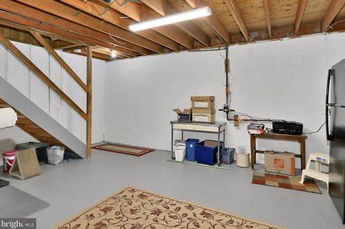 9271 Sprucewood Rd, Springfield VA  22015-3559 exterior