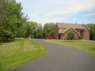 1501 Christine Dr, Sycamore, IL 60178-3441