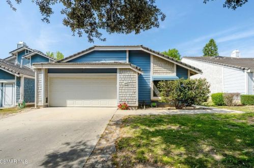 2075 Penngrove St, Simi Valley, CA 93065-2379