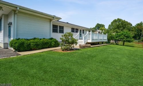97 Maple St, Bridgewater, NJ 08807-2752